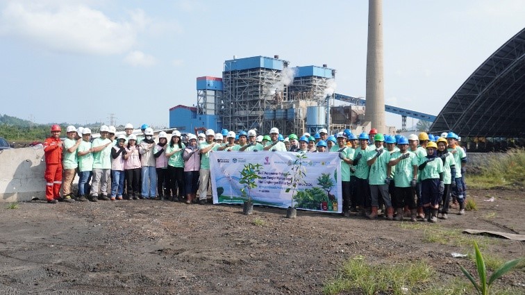Aksi Nyata untuk Bumi, PLN Indonesia Power UBP Labuhan Angin Tanam Ratusan Pohon Produktif